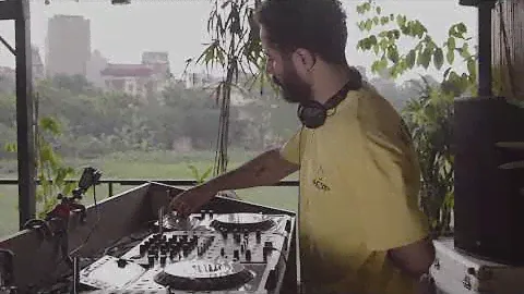 Sonic Symmetry: Ouissam's Rhythmic Voyage